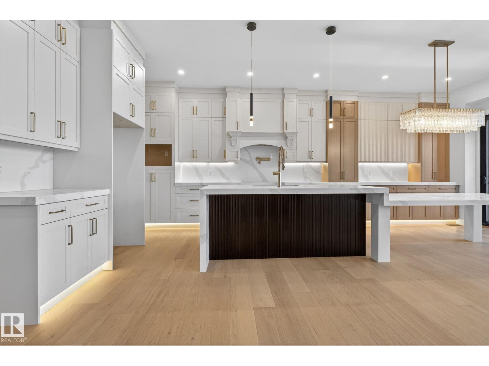 1926 Ainslie Link Sw, Edmonton, AB - Indoor Photo Showing Kitchen With Upgraded Kitchen