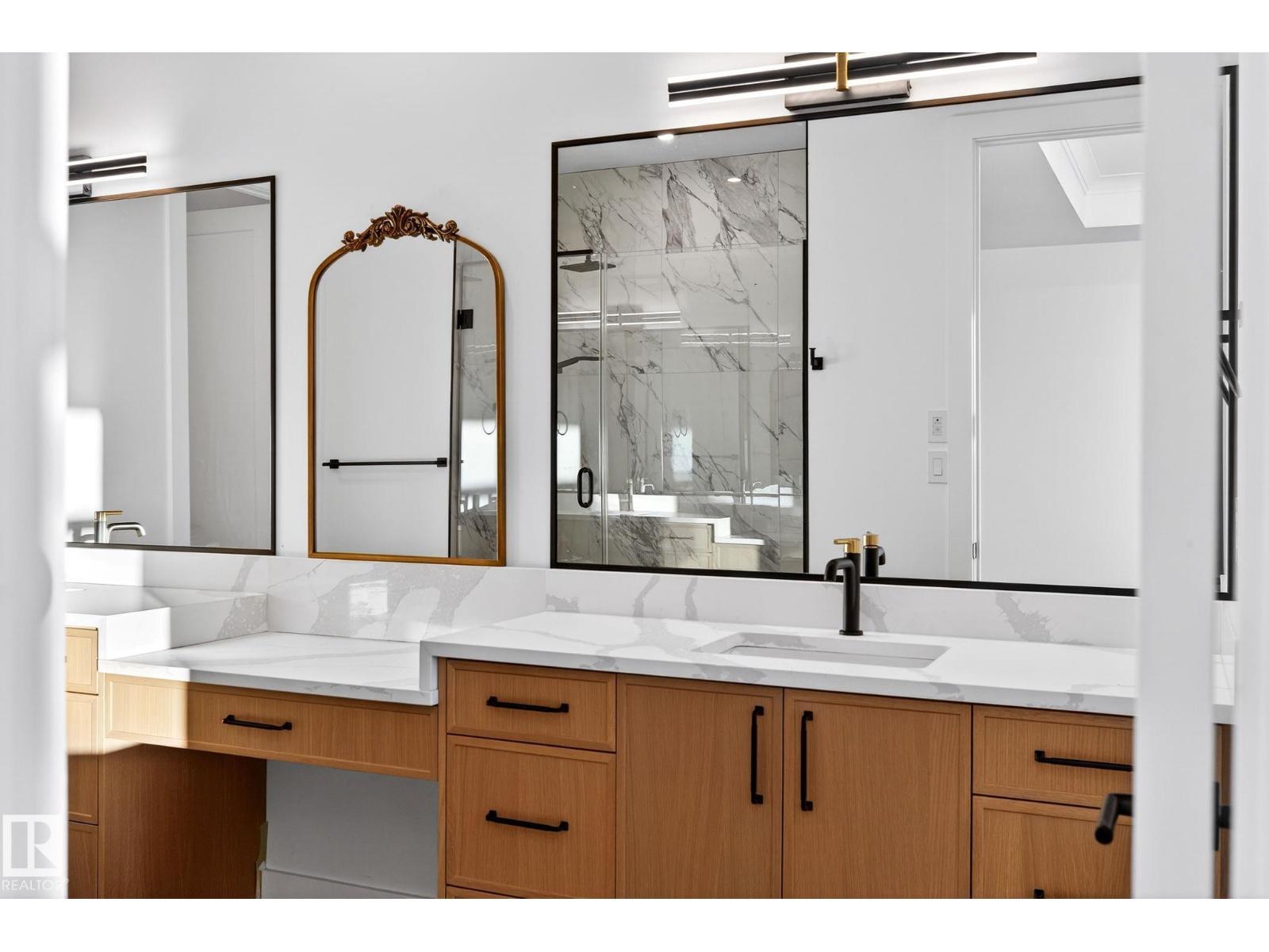 1926 Ainslie Link Sw, Edmonton, AB - Indoor Photo Showing Bathroom