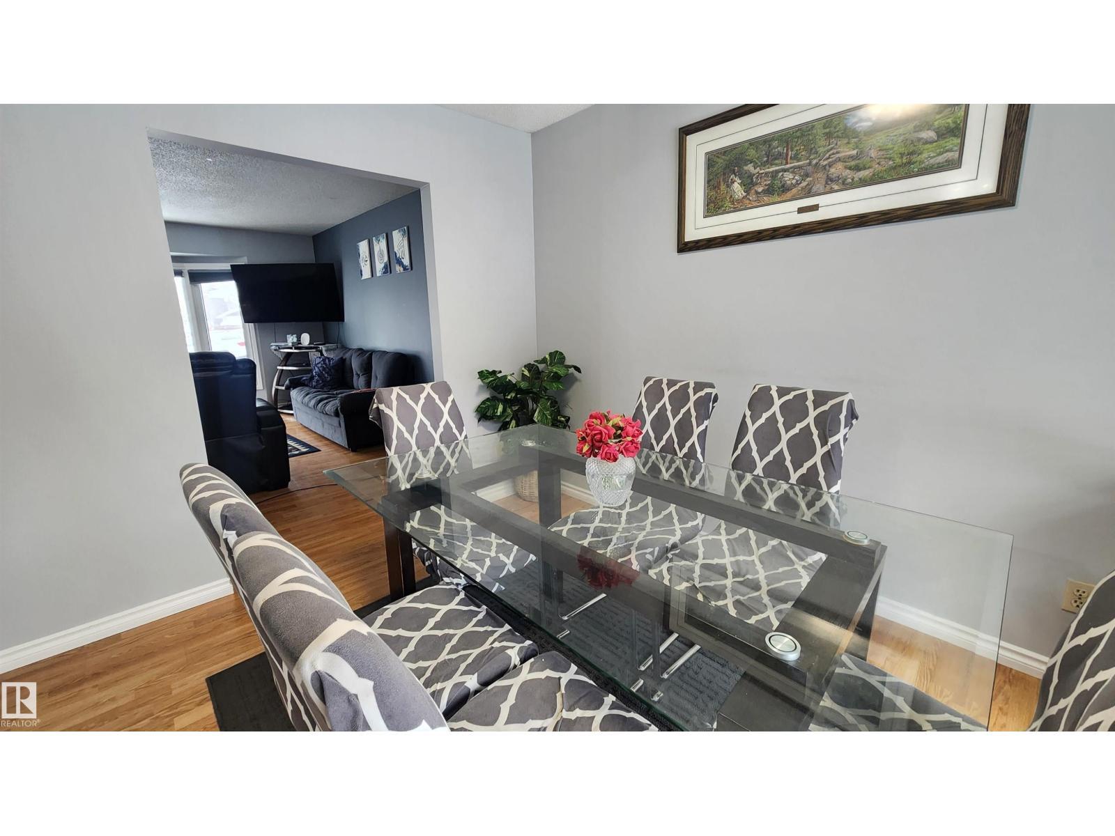 115 Ekota Cr Nw, Edmonton, AB - Indoor Photo Showing Dining Room