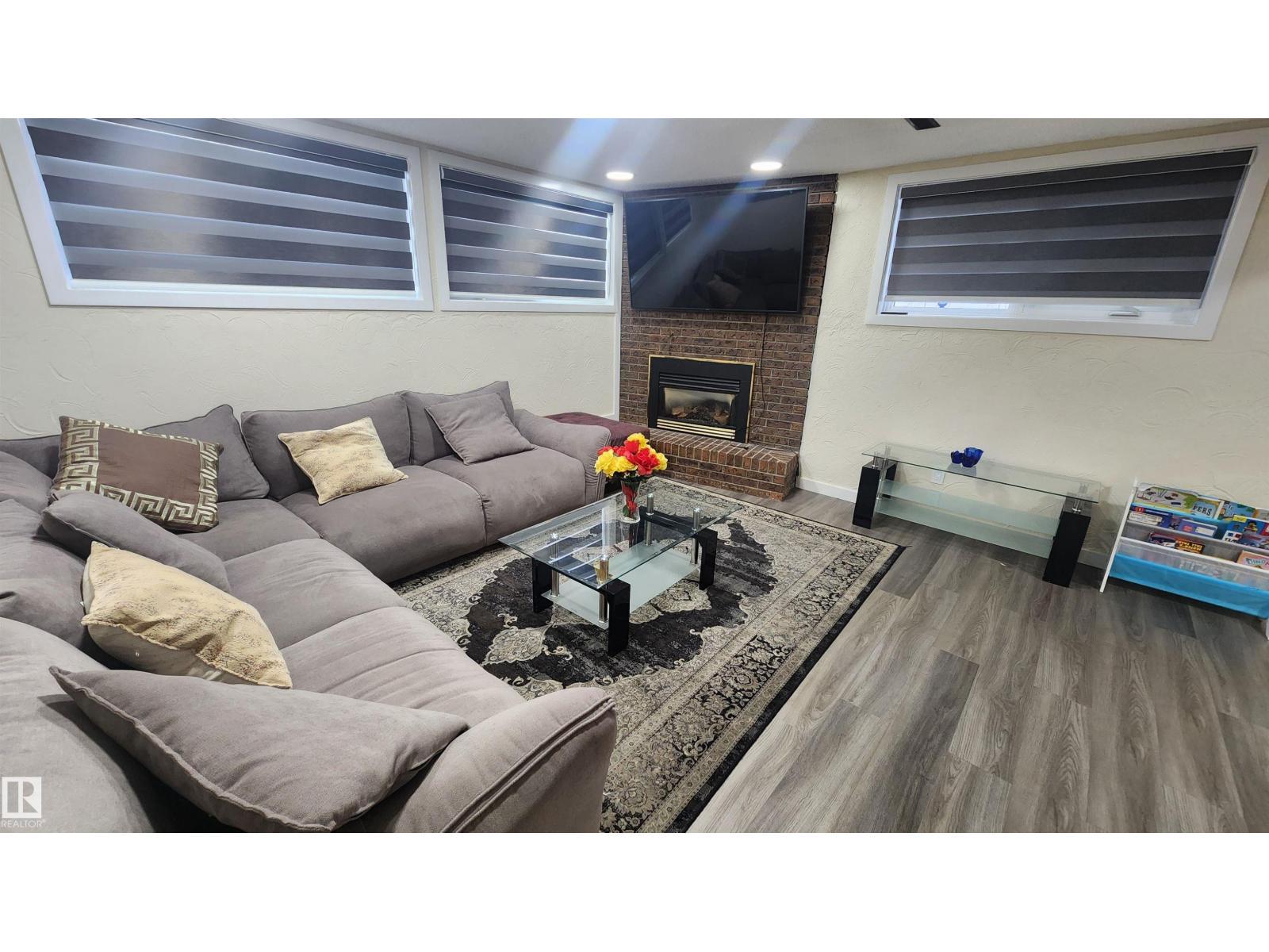 115 Ekota Cr Nw, Edmonton, AB - Indoor Photo Showing Living Room With Fireplace