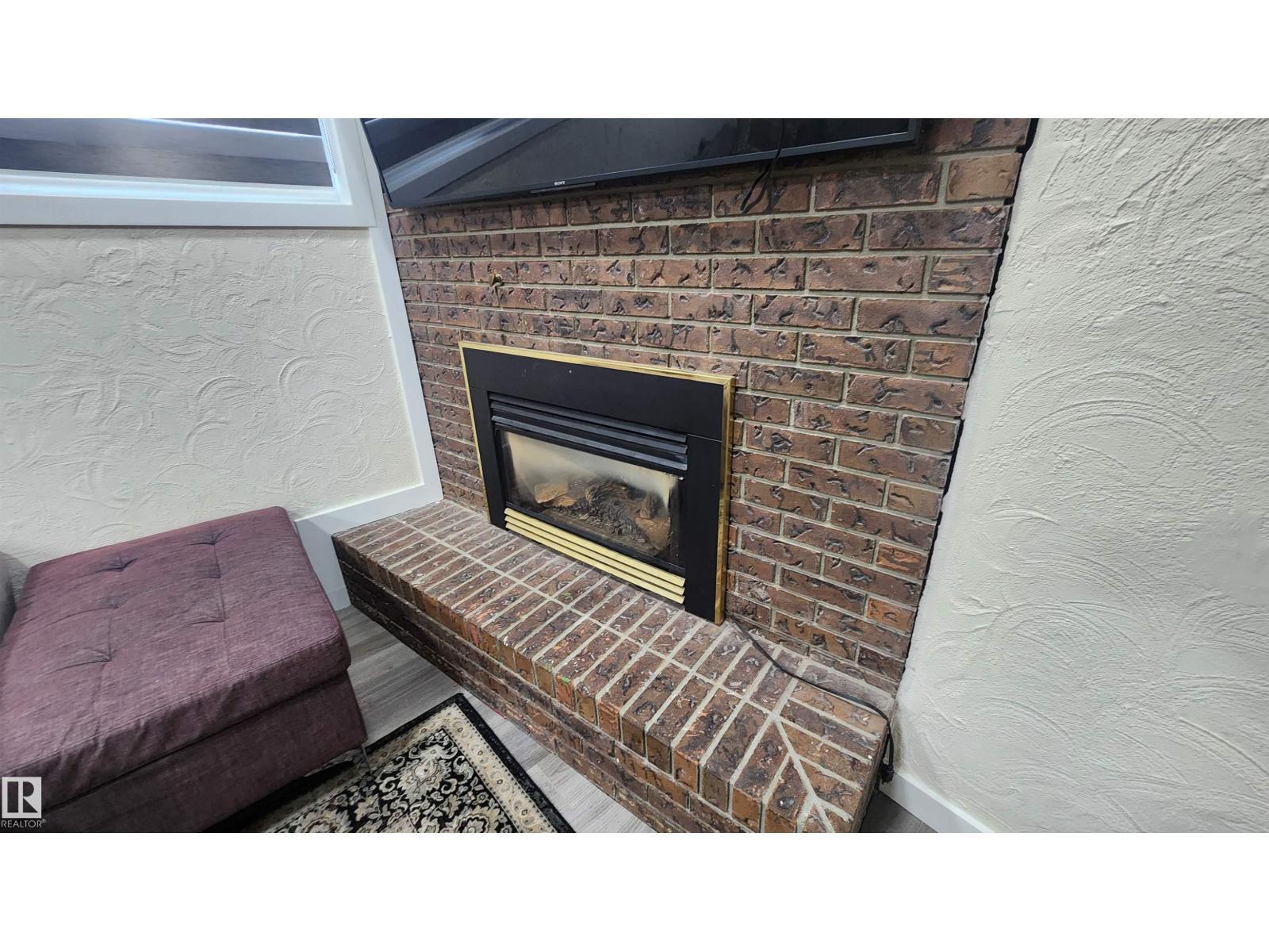 115 Ekota Cr Nw, Edmonton, AB - Indoor With Fireplace