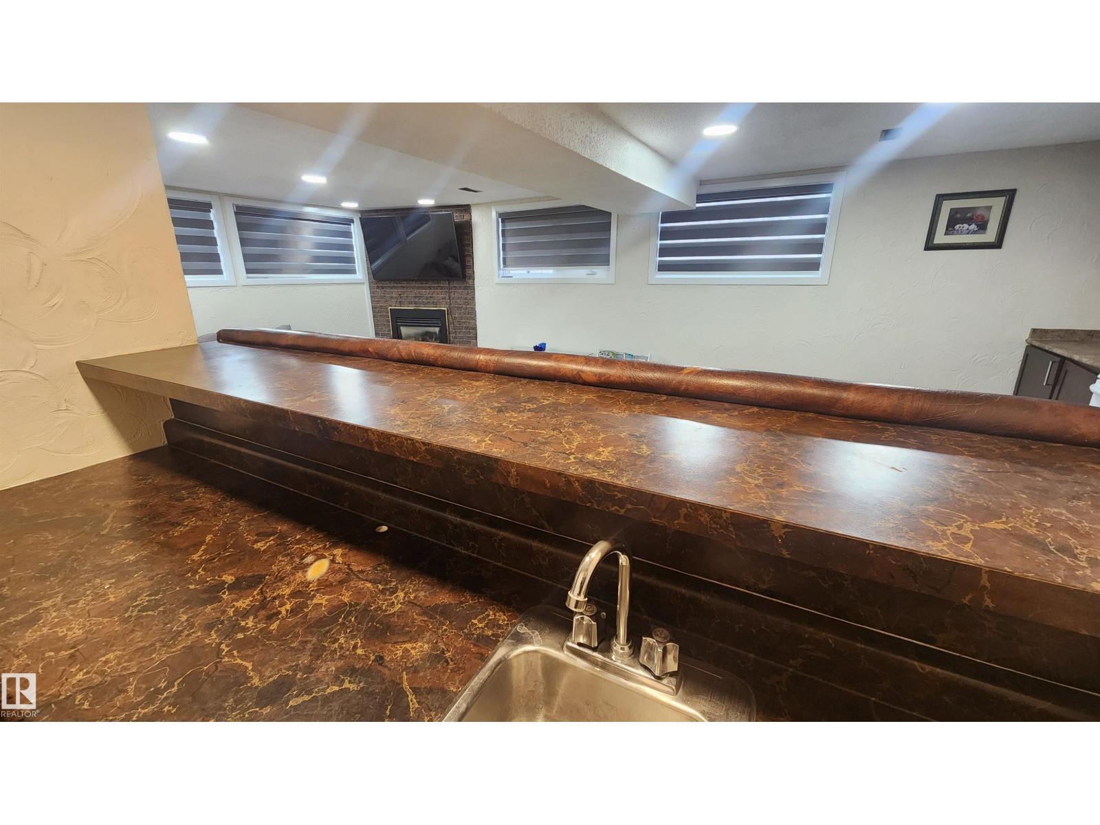 115 Ekota Cr Nw, Edmonton, AB - Indoor Photo Showing Other Room