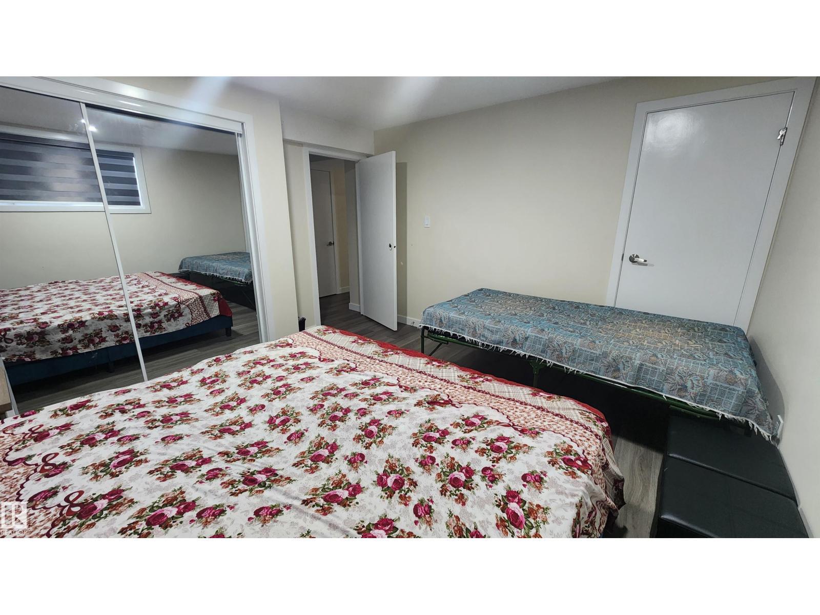 115 Ekota Cr Nw, Edmonton, AB - Indoor Photo Showing Bedroom