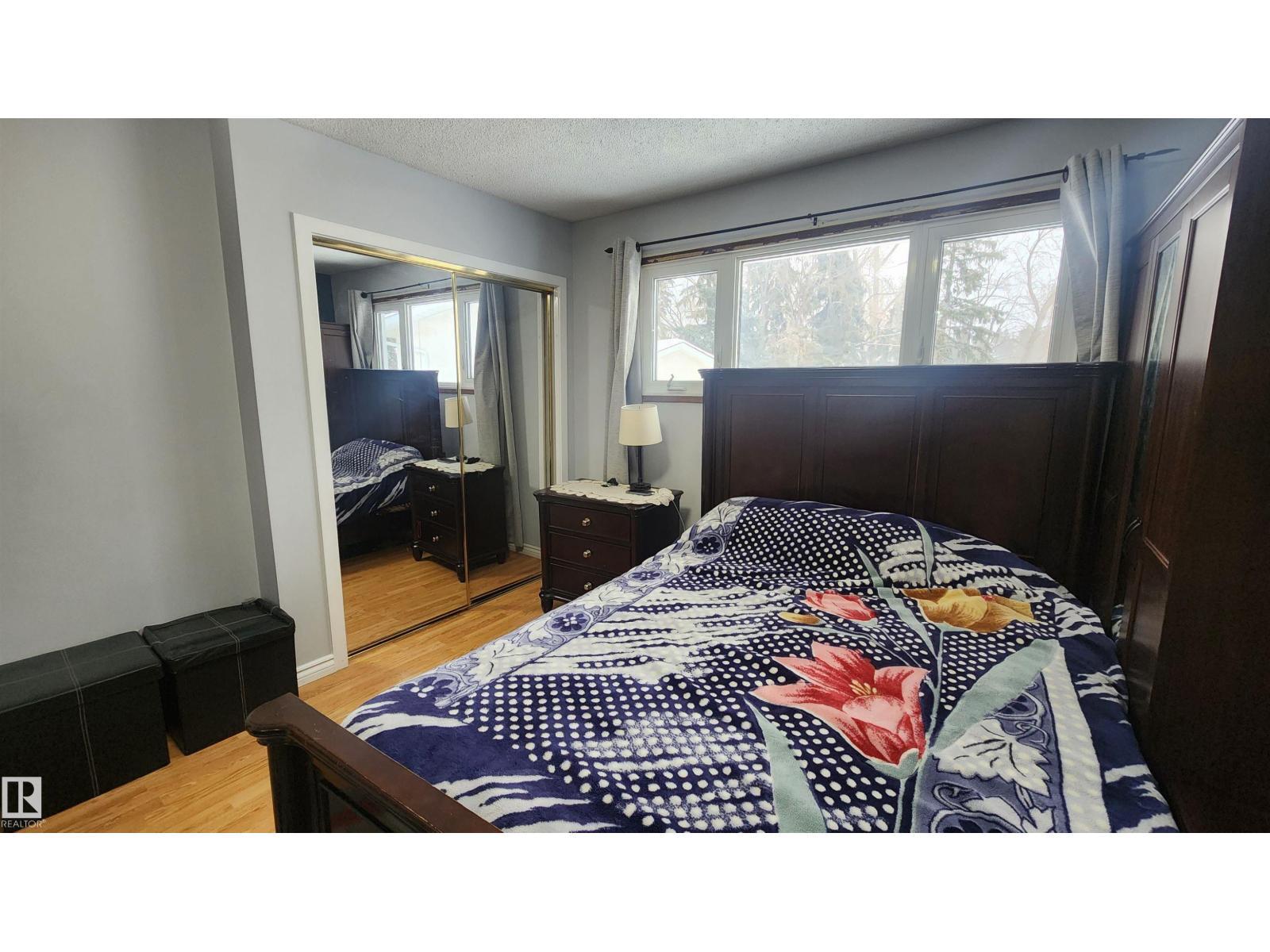 115 Ekota Cr Nw, Edmonton, AB - Indoor Photo Showing Bedroom