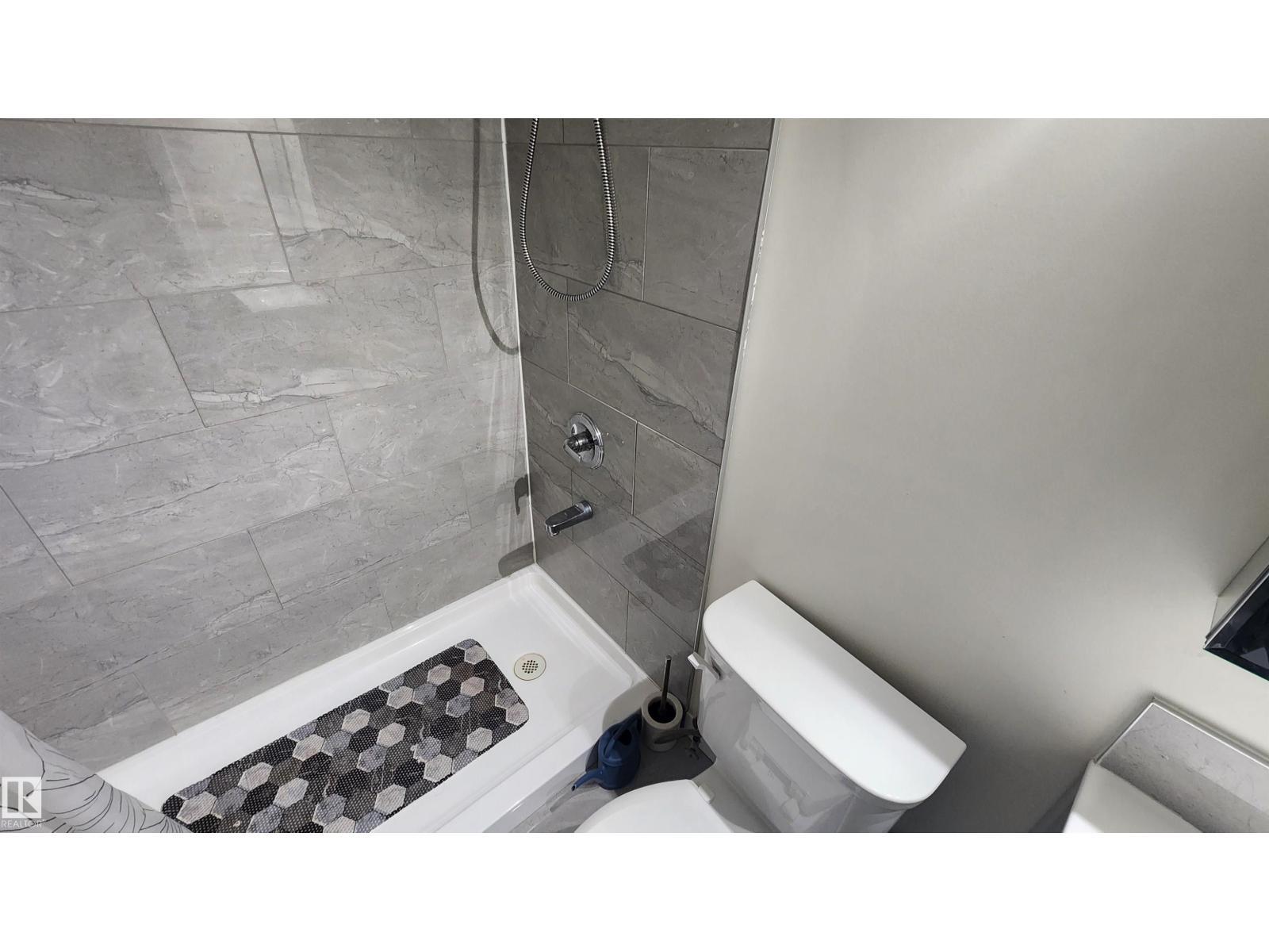 115 Ekota Cr Nw, Edmonton, AB - Indoor Photo Showing Bathroom