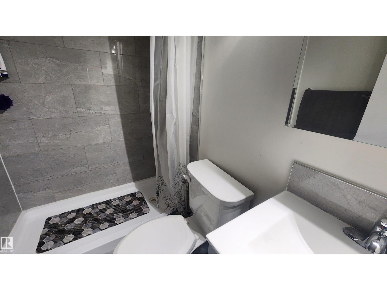 115 Ekota Cr Nw, Edmonton, AB - Indoor Photo Showing Bathroom