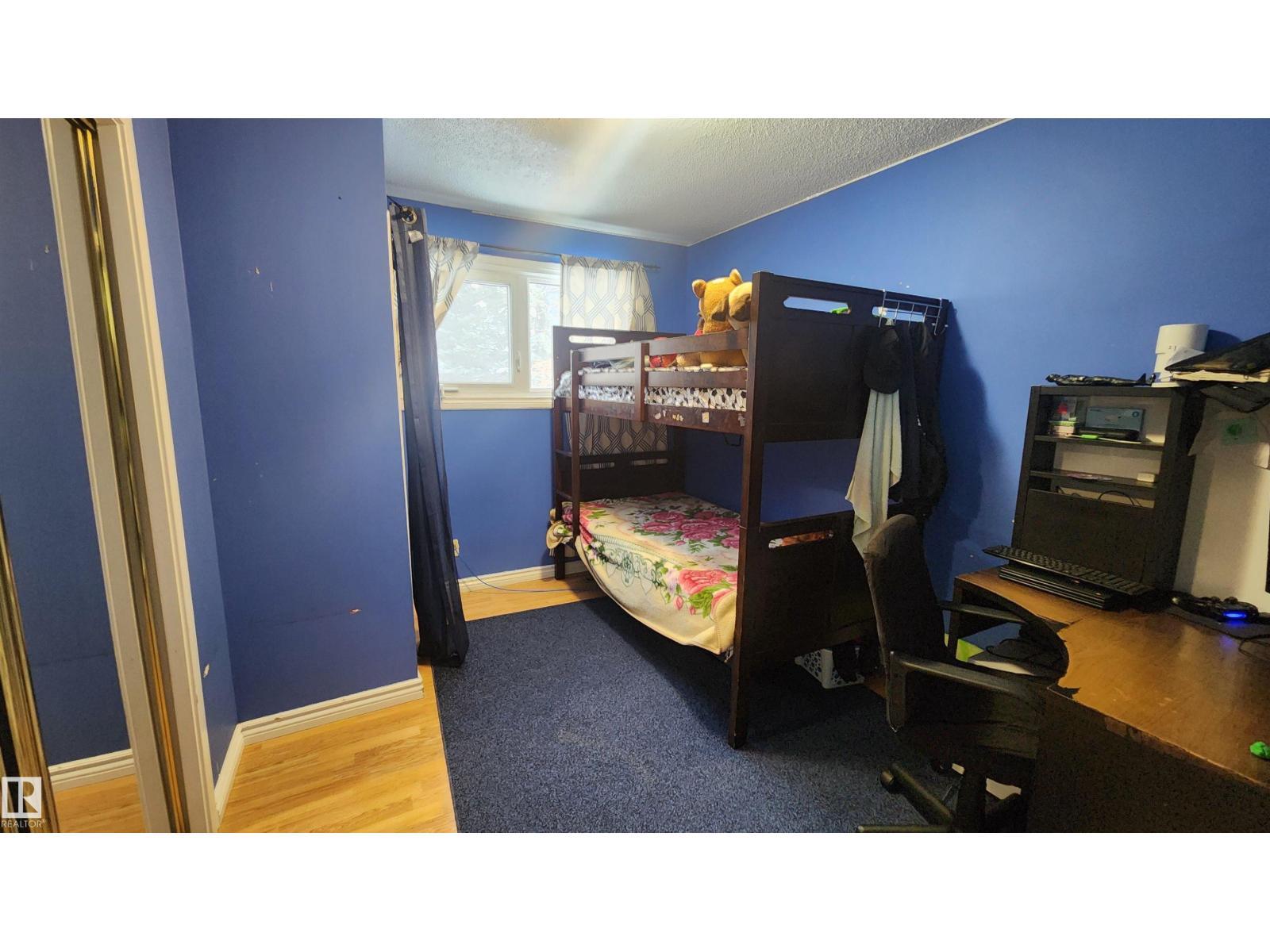 115 Ekota Cr Nw, Edmonton, AB - Indoor Photo Showing Bedroom