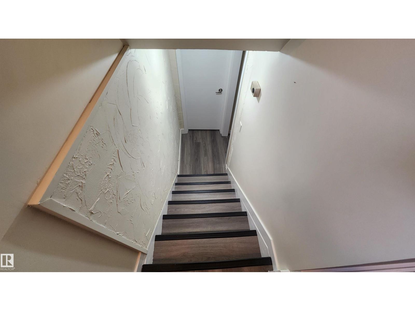 115 Ekota Cr Nw, Edmonton, AB - Indoor Photo Showing Other Room