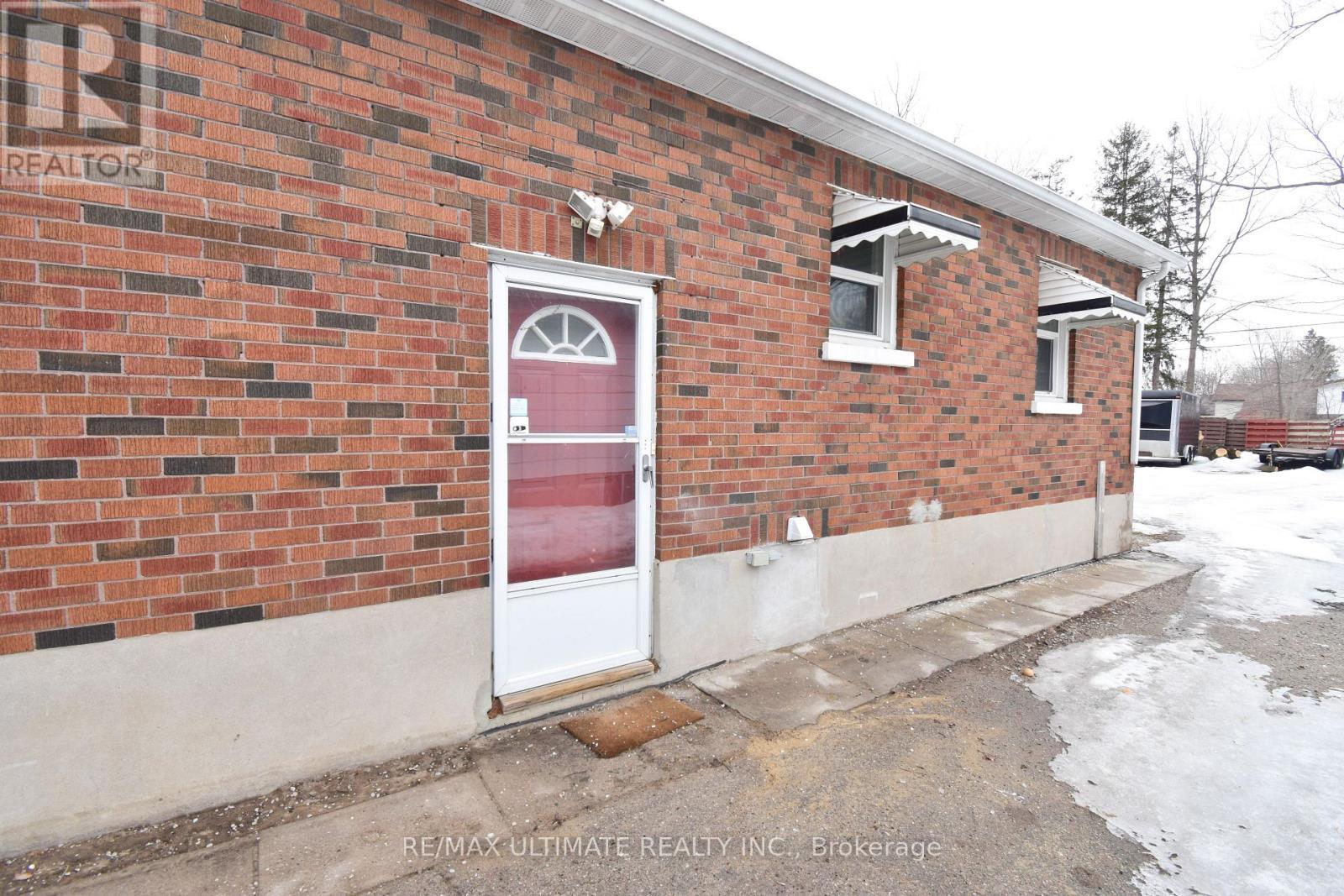 B - 205 Innisfil Street, Barrie, ON - Outdoor With Exterior