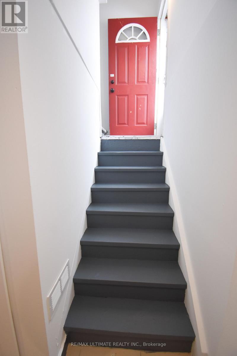 B - 205 Innisfil Street, Barrie, ON - Indoor Photo Showing Other Room