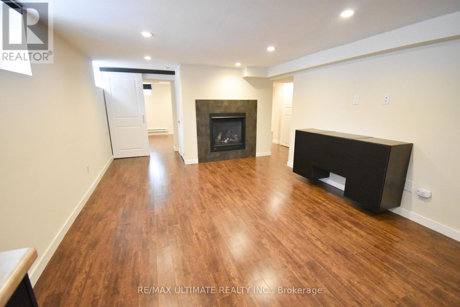 B - 205 Innisfil Street, Barrie, ON - Indoor With Fireplace
