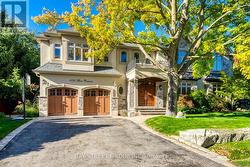 452 AVON CRESCENT Oakville, ON L6J 2T3