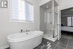 Primary en suite -