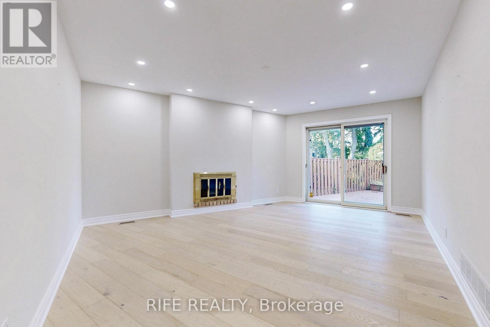 8 Elliotwood Court, Toronto, ON - Indoor Photo Showing Other Room