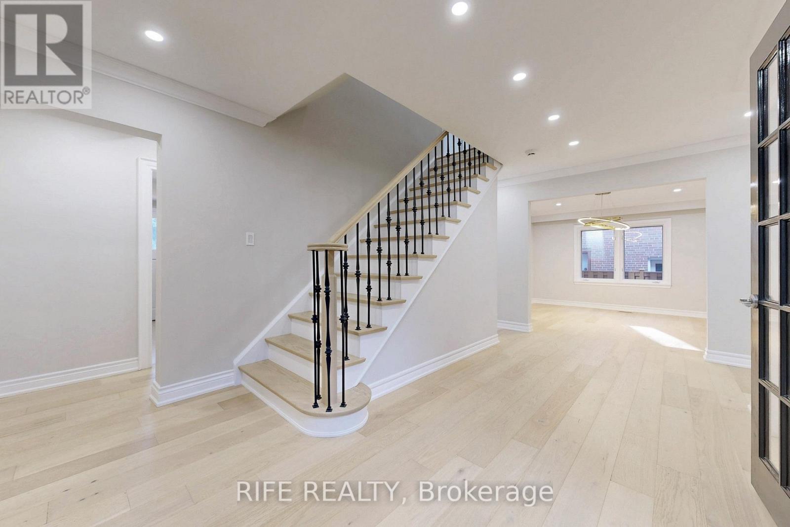 8 Elliotwood Court, Toronto, ON - Indoor Photo Showing Other Room