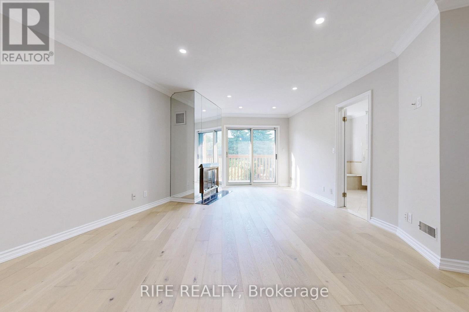 8 Elliotwood Court, Toronto, ON - Indoor Photo Showing Other Room