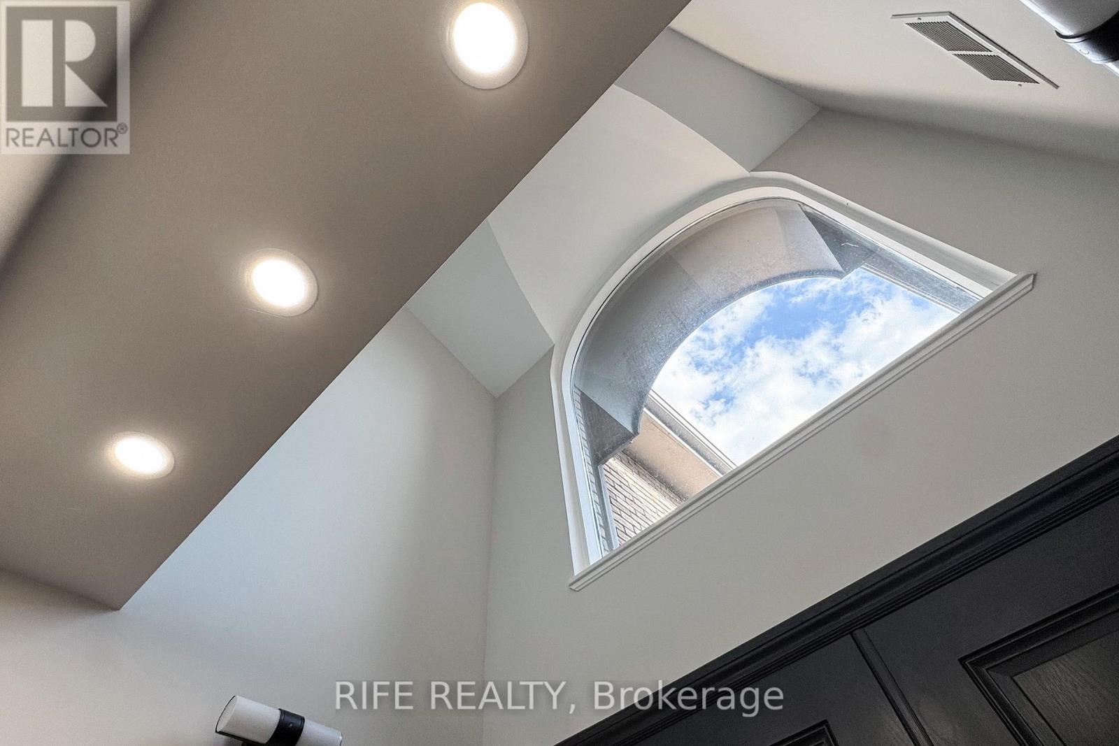 8 Elliotwood Court, Toronto, ON - Indoor Photo Showing Other Room