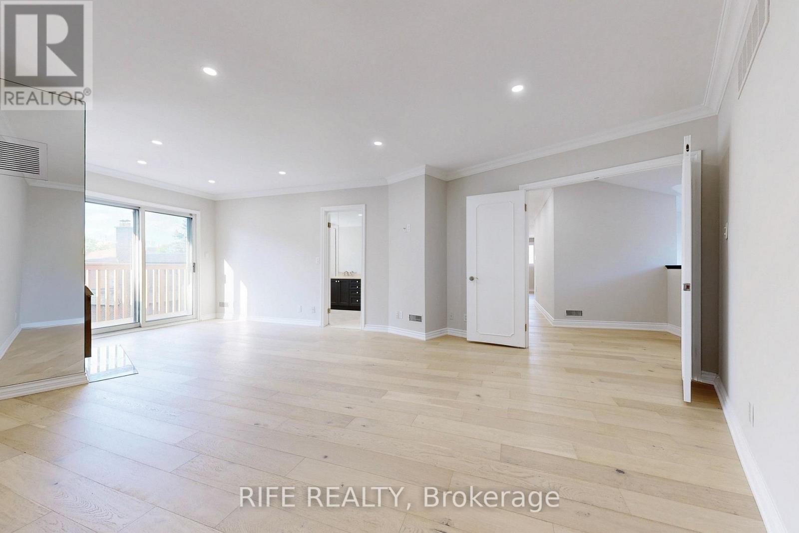 8 Elliotwood Court, Toronto, ON - Indoor Photo Showing Other Room