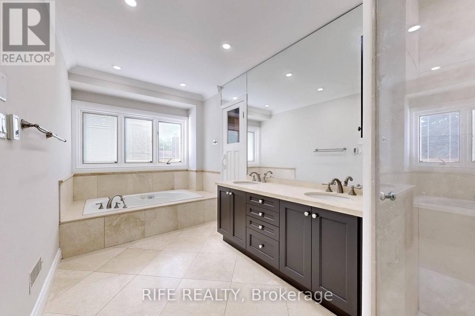 8 Elliotwood Court, Toronto, ON - Indoor Photo Showing Bathroom