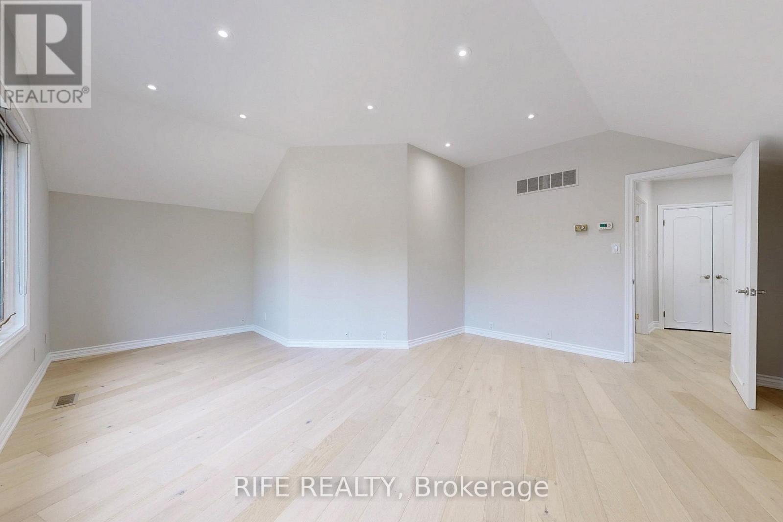 8 Elliotwood Court, Toronto, ON - Indoor Photo Showing Other Room