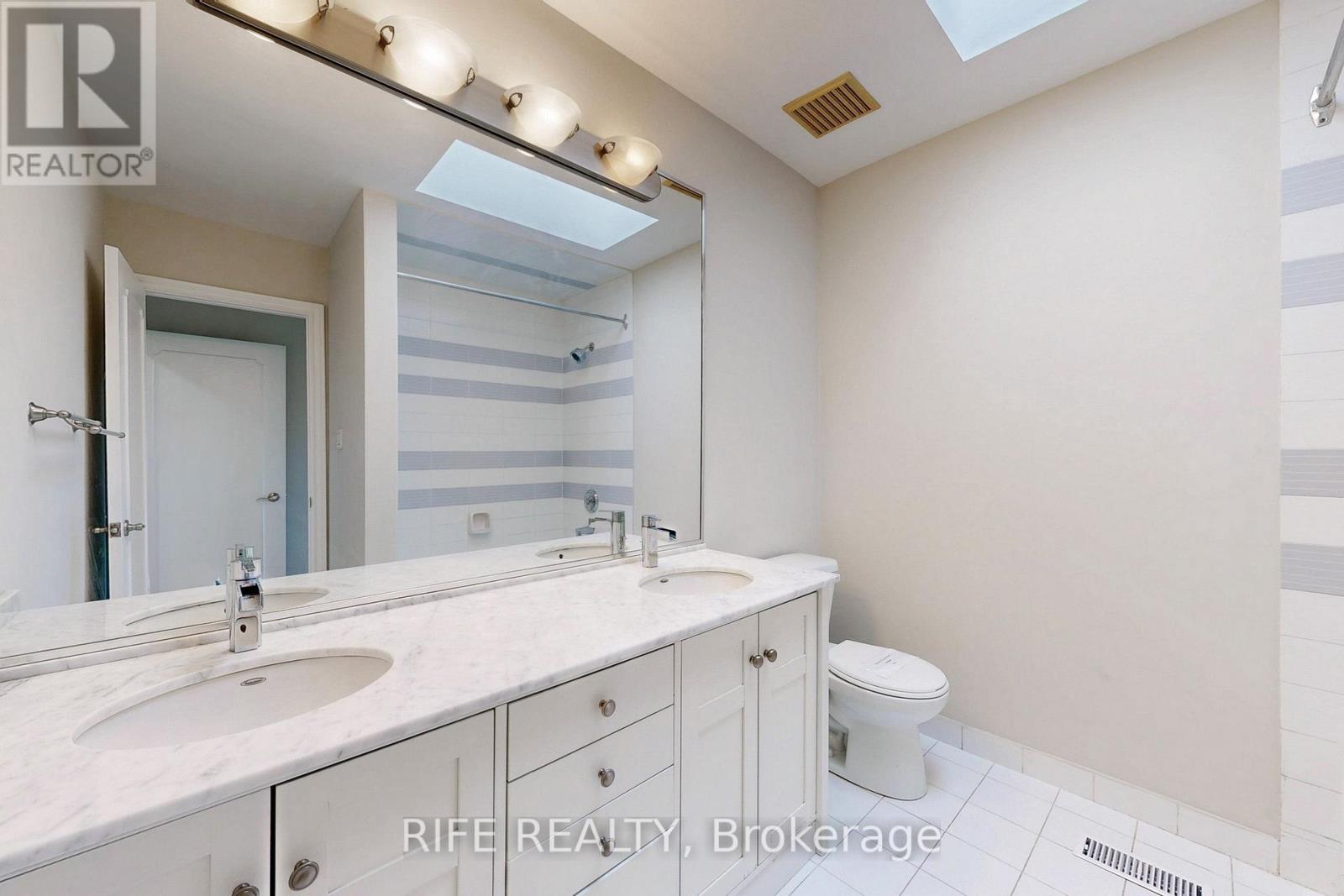 8 Elliotwood Court, Toronto, ON - Indoor Photo Showing Bathroom