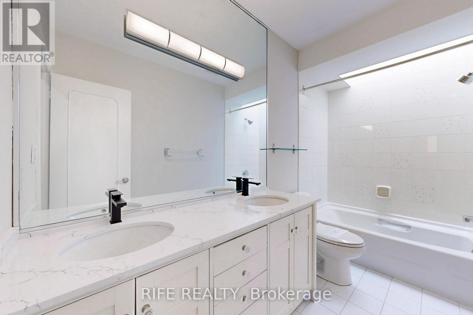 8 Elliotwood Court, Toronto, ON - Indoor Photo Showing Bathroom