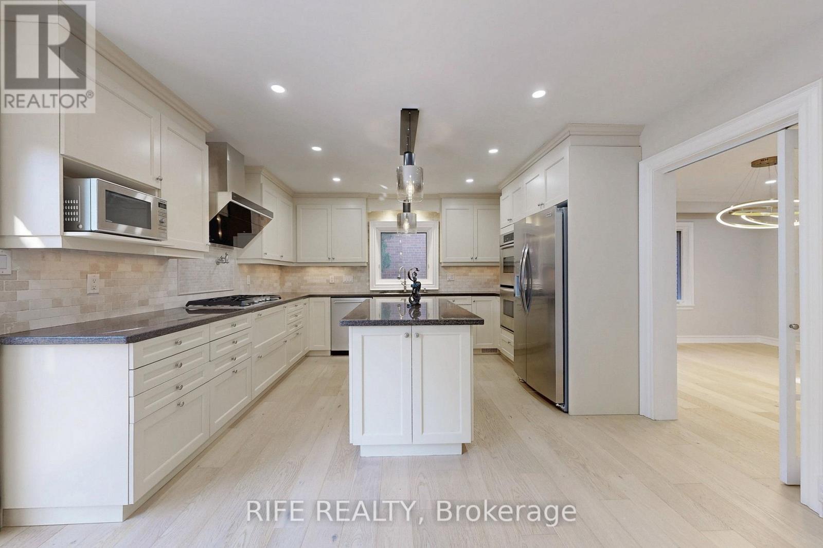 8 Elliotwood Court, Toronto, ON - Indoor Photo Showing Kitchen