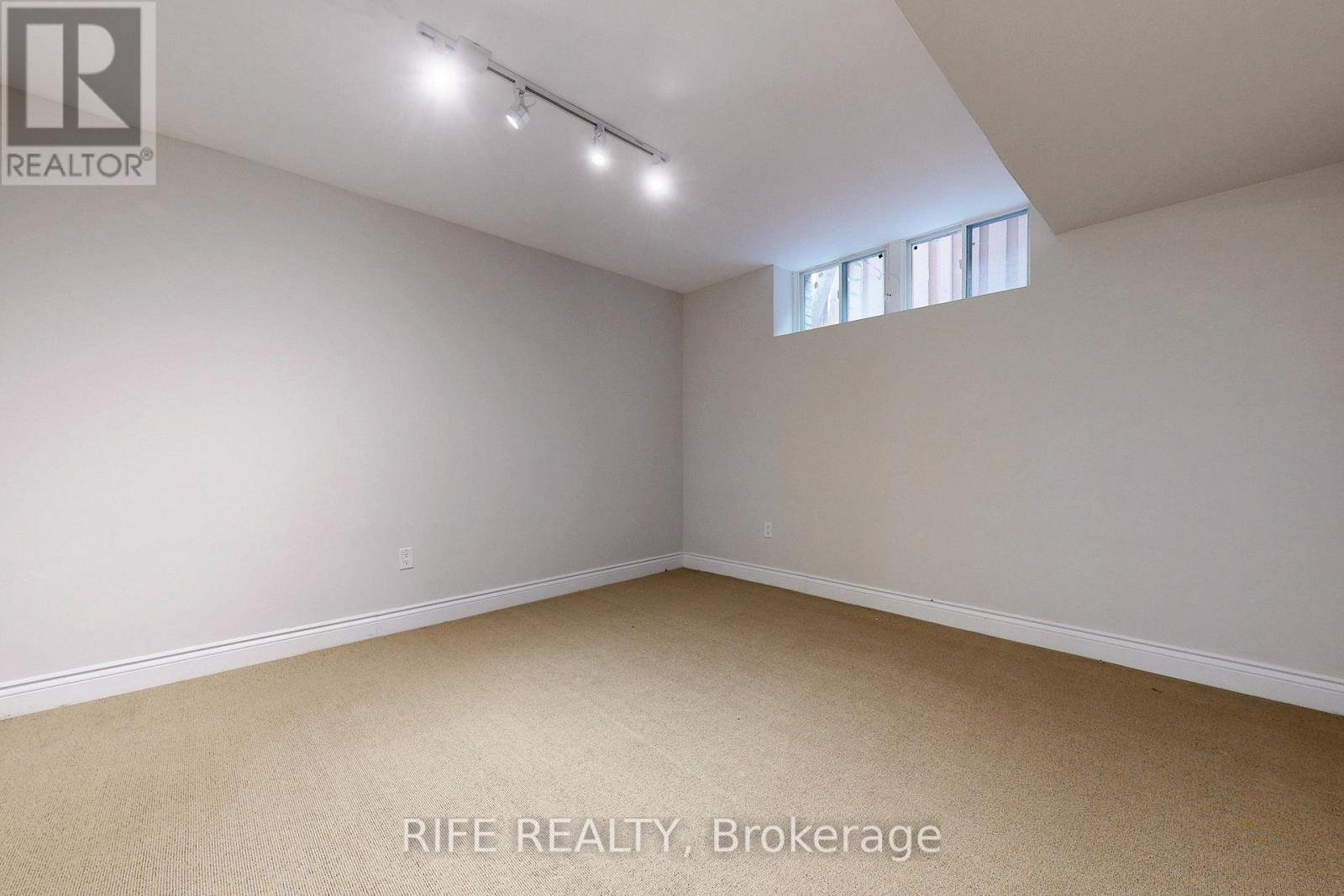 8 Elliotwood Court, Toronto, ON - Indoor Photo Showing Other Room