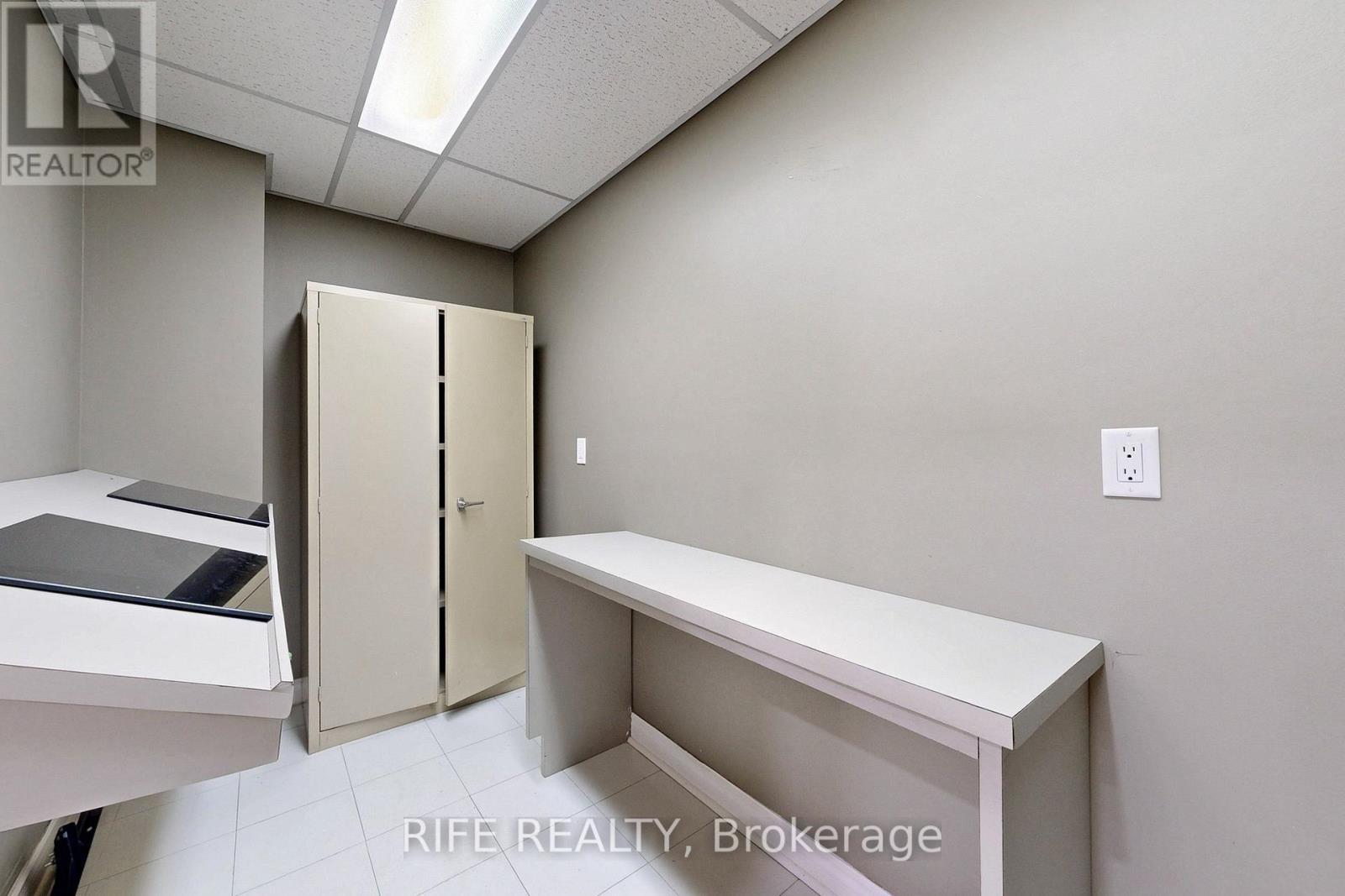 8 Elliotwood Court, Toronto, ON - Indoor Photo Showing Other Room