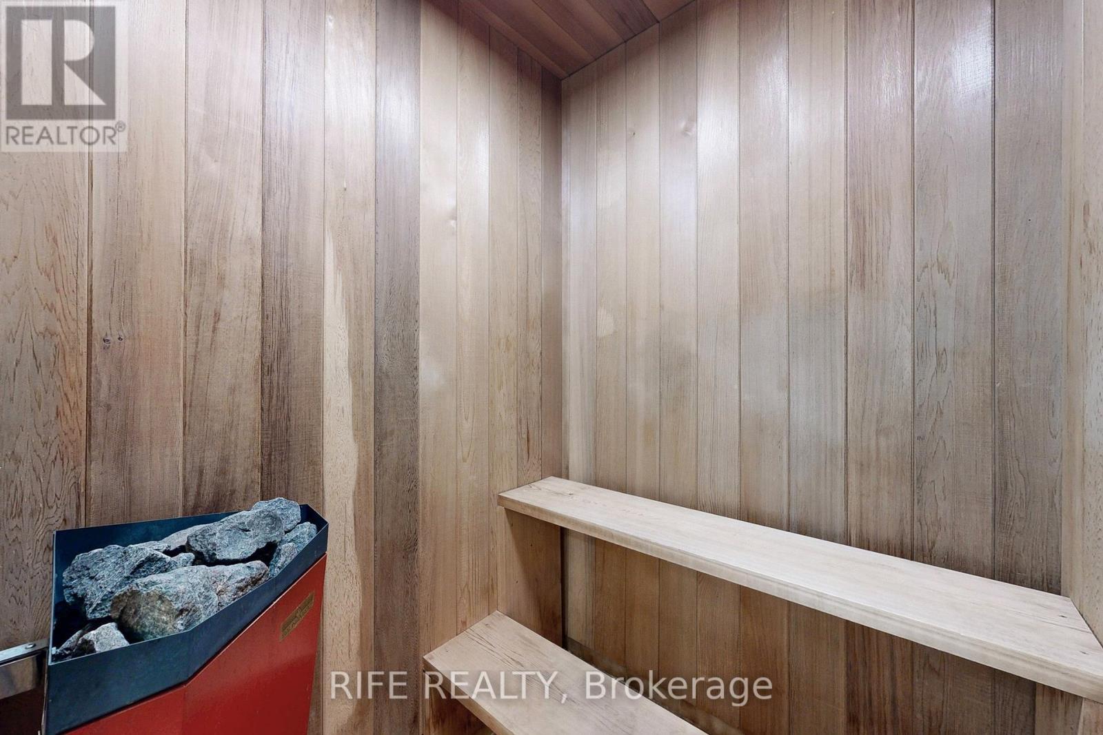 8 Elliotwood Court, Toronto, ON - Indoor Photo Showing Other Room