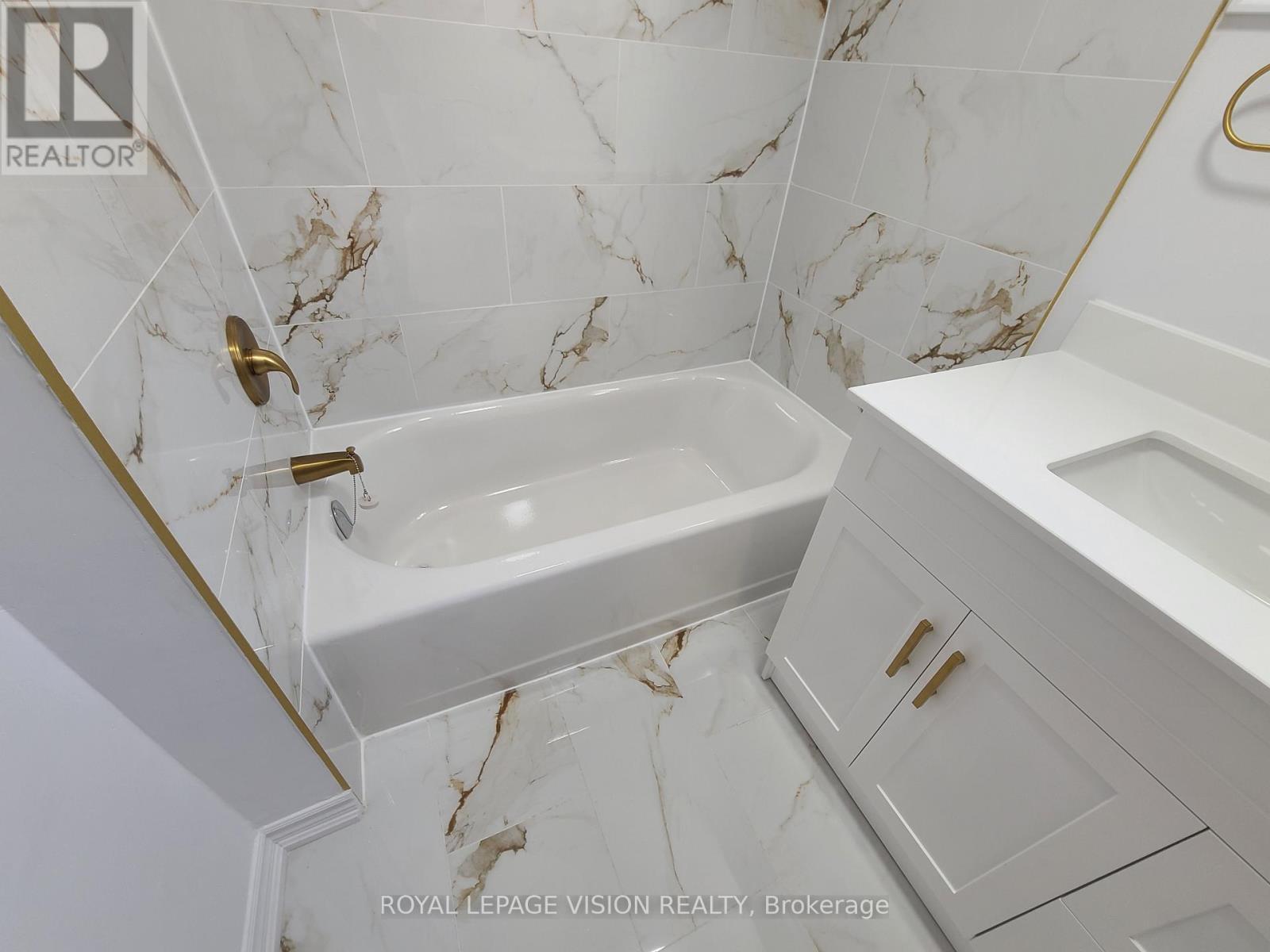 NEW 4 PIECE BATHROOM - 157 College Avenue, Oshawa, ON - Indoor Photo Showing Bathroom