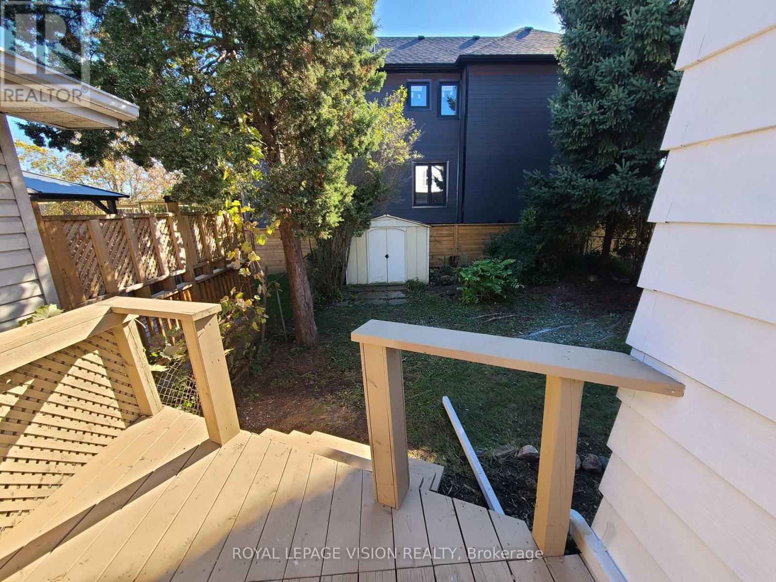 DECK - 157 College Avenue, Oshawa, ON - Outdoor