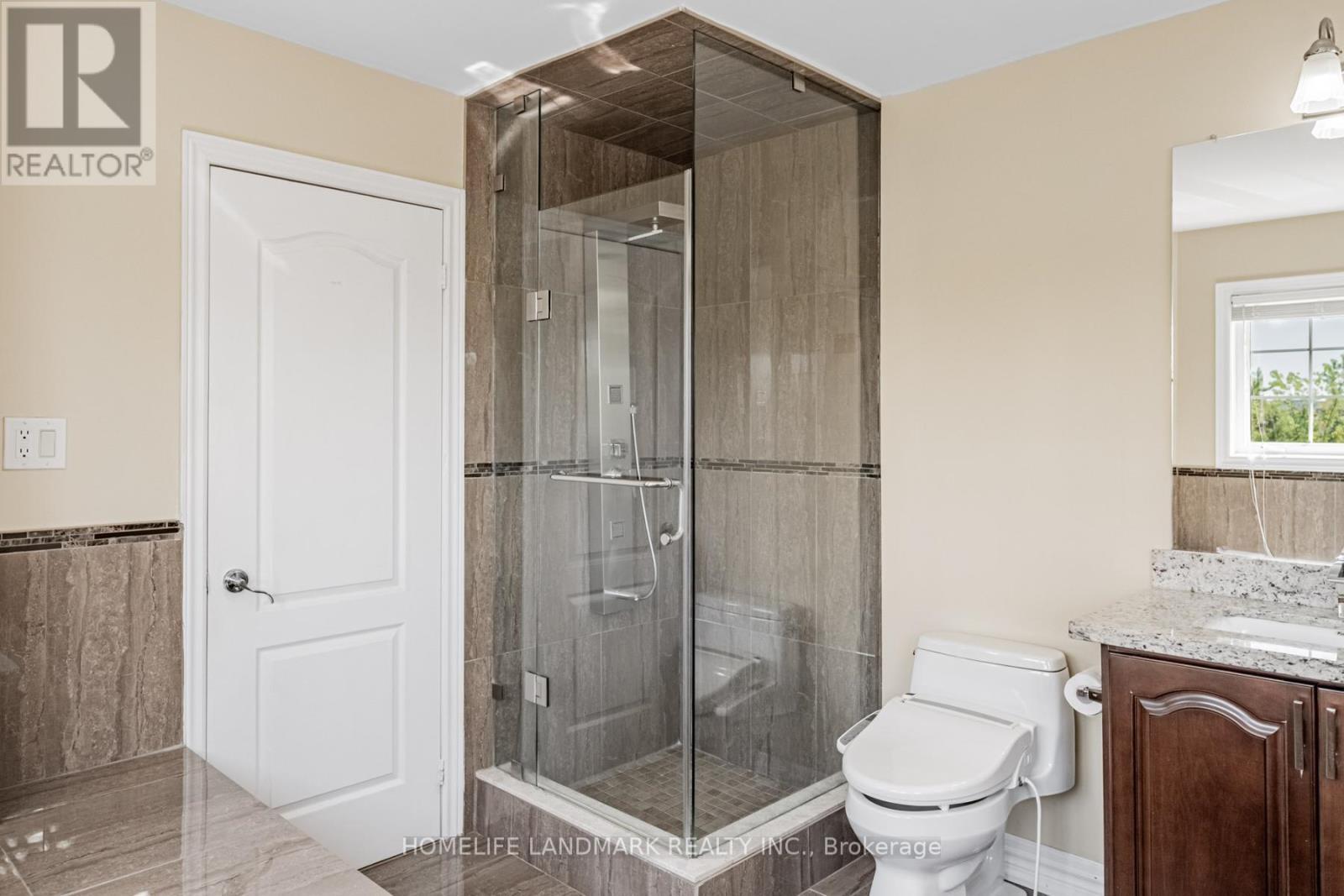 2481 Whistling Springs Crescent, Oakville, ON - Indoor Photo Showing Bathroom