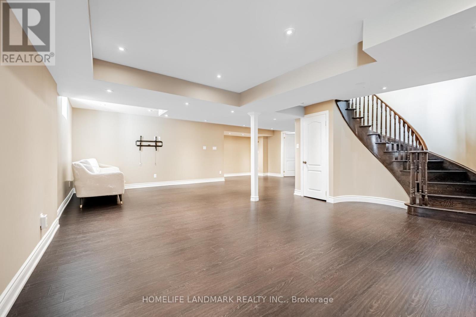 2481 Whistling Springs Crescent, Oakville, ON - Indoor Photo Showing Other Room