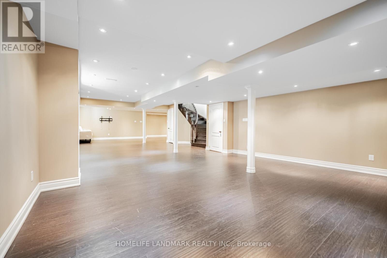 2481 Whistling Springs Crescent, Oakville, ON - Indoor Photo Showing Other Room