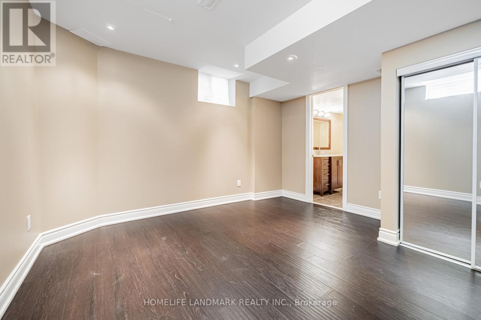 2481 Whistling Springs Crescent, Oakville, ON - Indoor