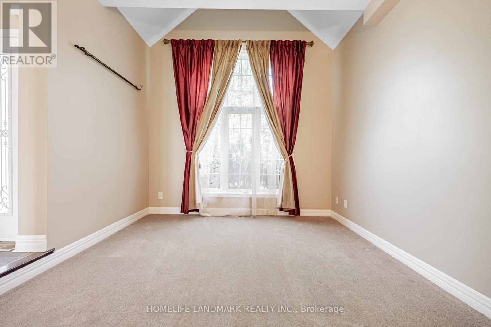 2481 Whistling Springs Crescent, Oakville, ON - Indoor Photo Showing Other Room