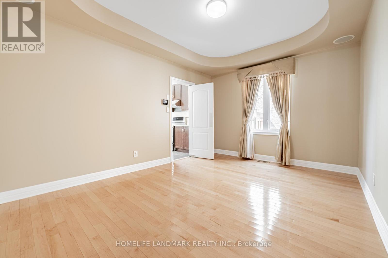 2481 Whistling Springs Crescent, Oakville, ON - Indoor Photo Showing Other Room