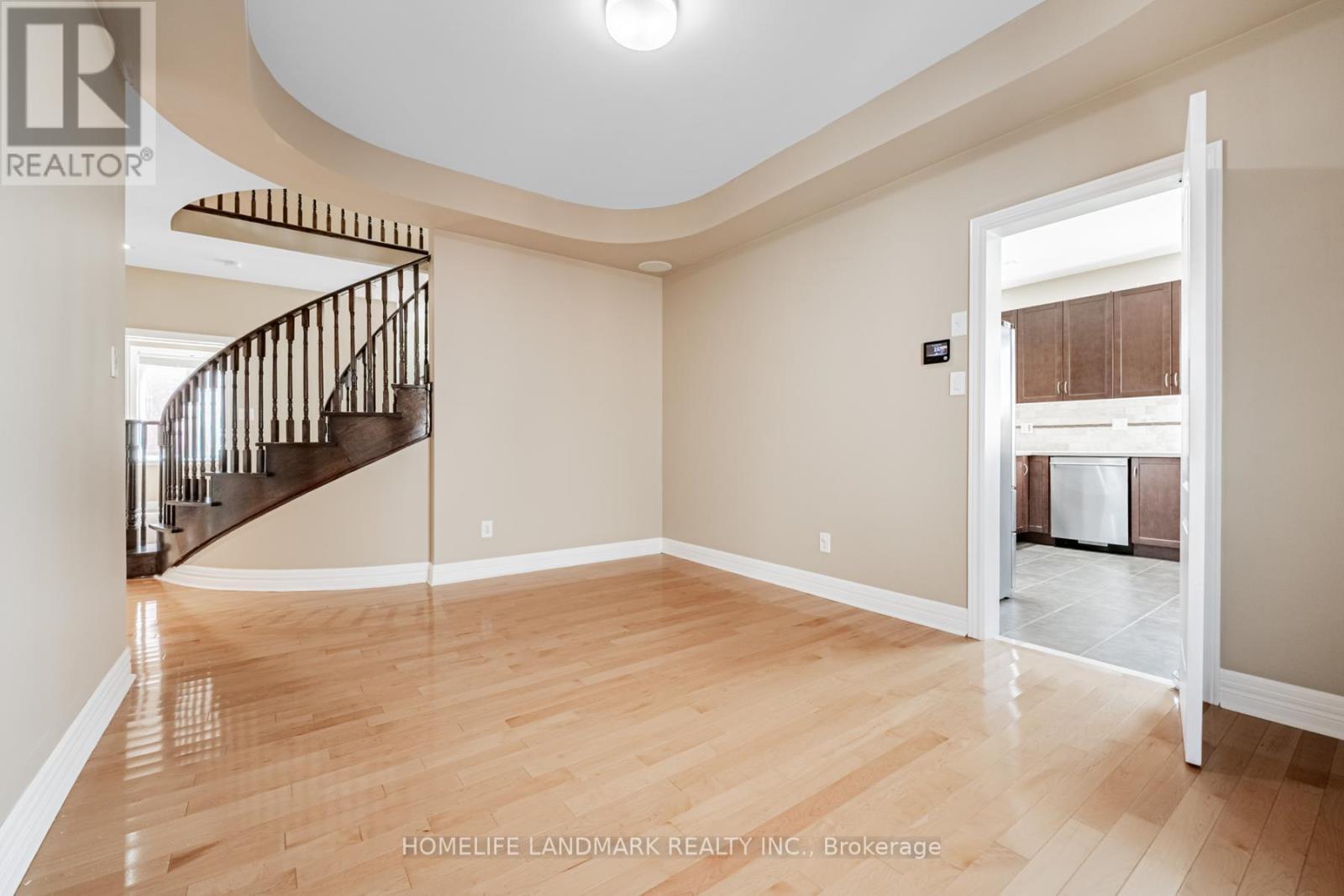 2481 Whistling Springs Crescent, Oakville, ON - Indoor Photo Showing Other Room