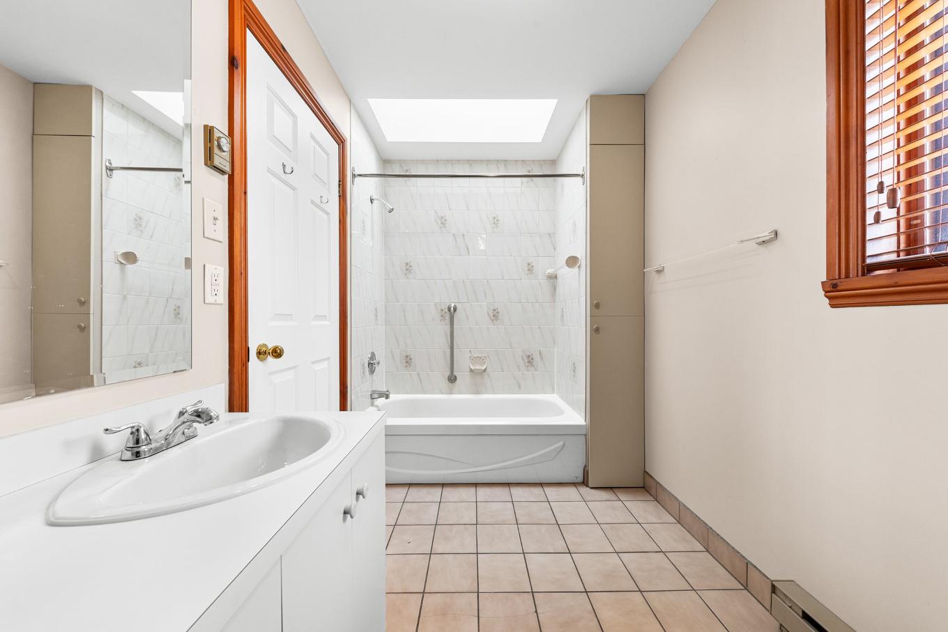 Salle de bains - 30 Boul. Des Érables, Saint-Jean-Sur-Richelieu, QC - Indoor Photo Showing Bathroom