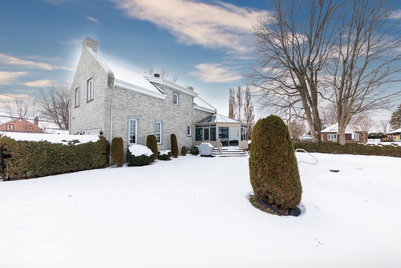 Face arrière - 30 Boul. Des Érables, Saint-Jean-Sur-Richelieu, QC - Outdoor