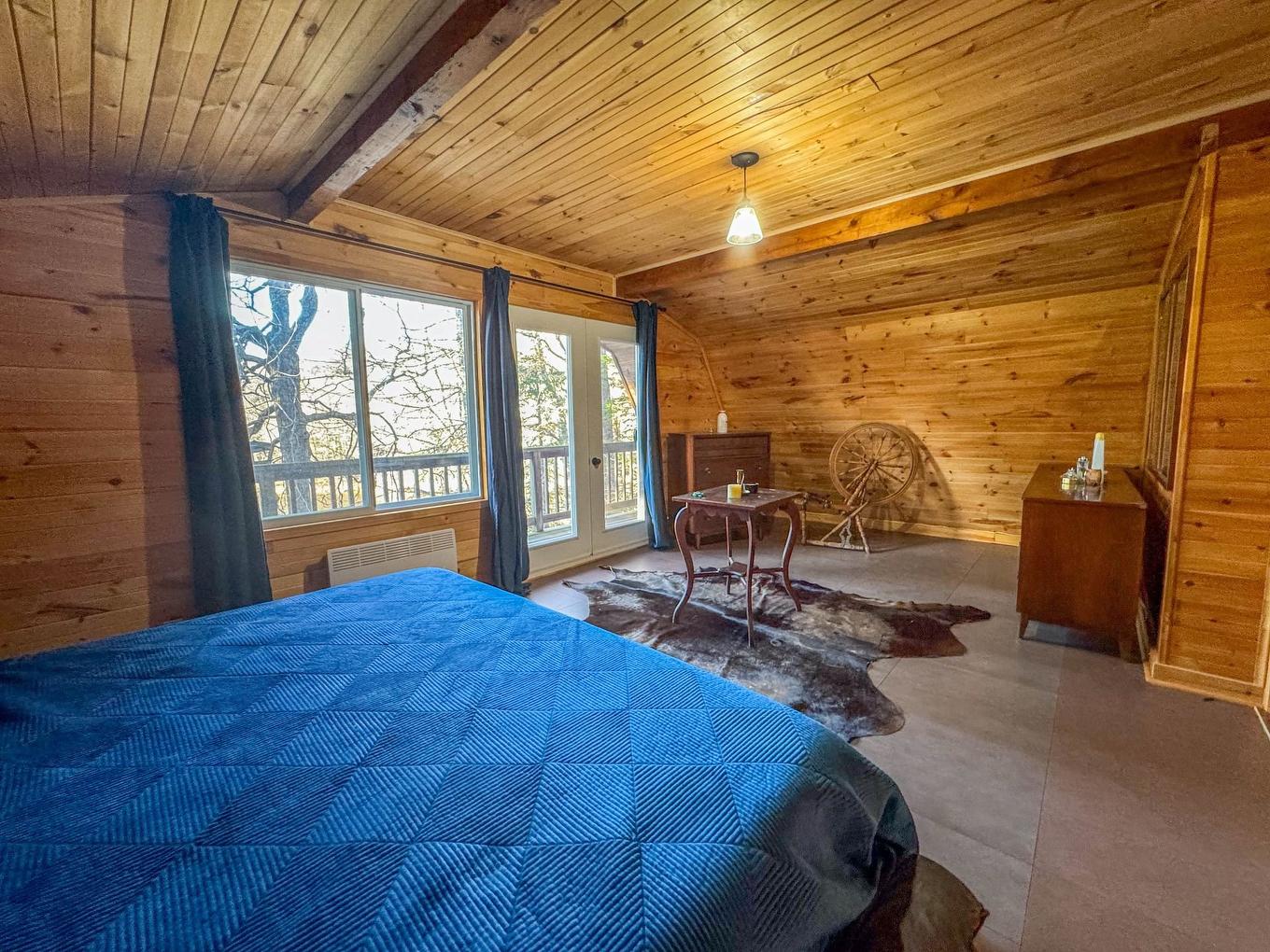 Primary bedroom - 51 Ch. Du Lac, Brownsburg-Chatham, QC - Indoor Photo Showing Bedroom