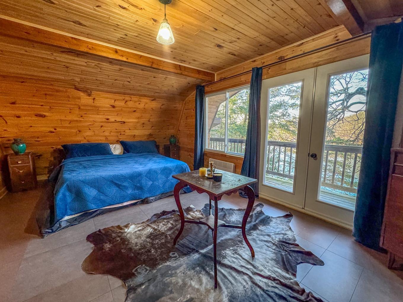 Primary bedroom - 51 Ch. Du Lac, Brownsburg-Chatham, QC - Indoor Photo Showing Bedroom