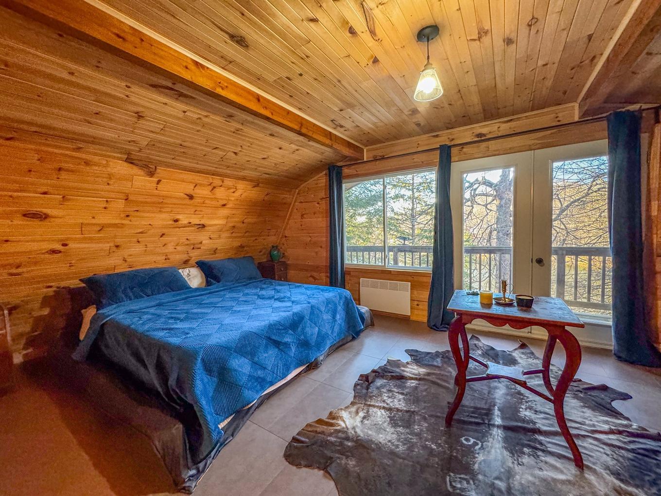 Primary bedroom - 51 Ch. Du Lac, Brownsburg-Chatham, QC - Indoor Photo Showing Bedroom