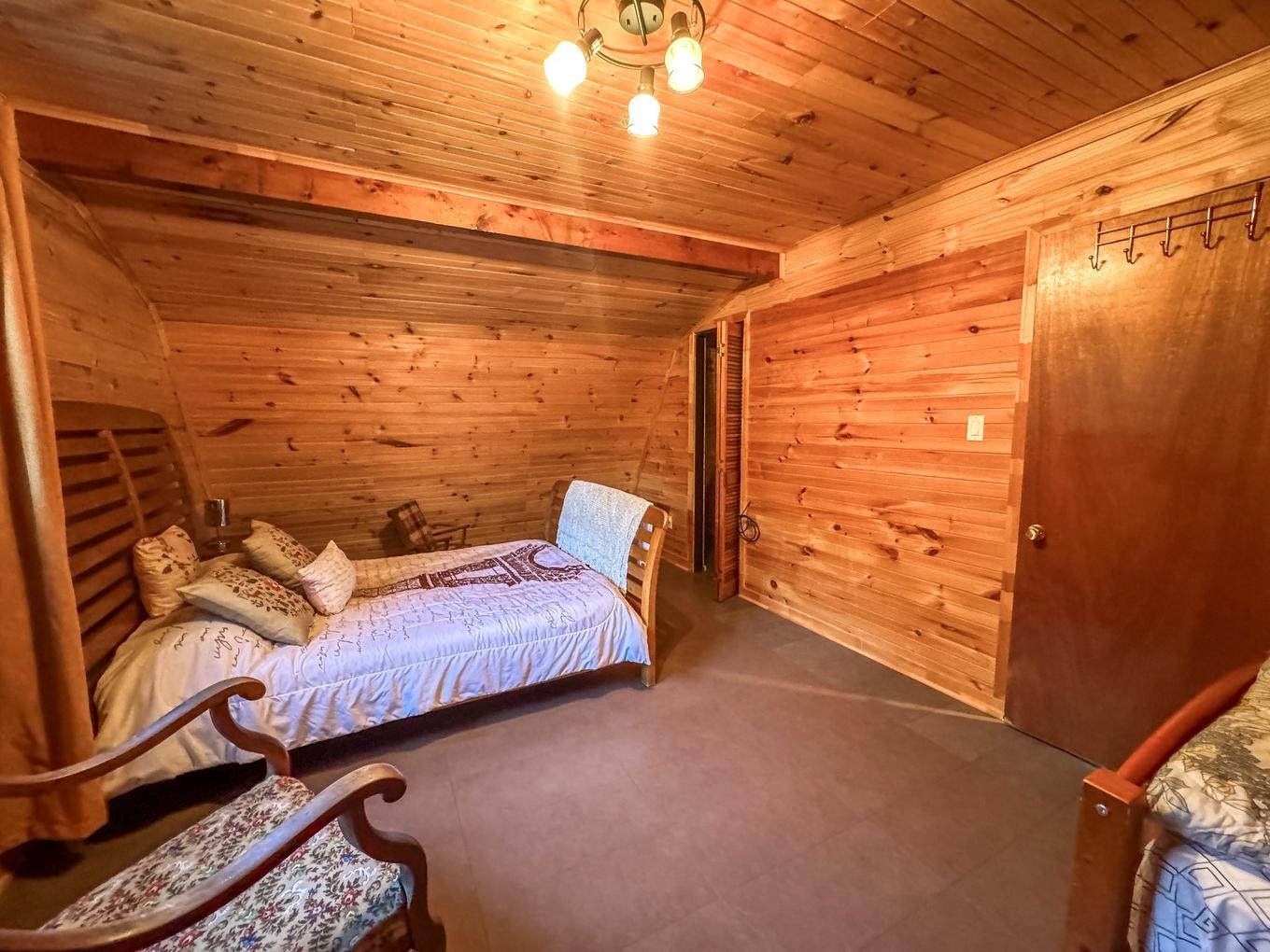 Bedroom - 51 Ch. Du Lac, Brownsburg-Chatham, QC - Indoor Photo Showing Bedroom