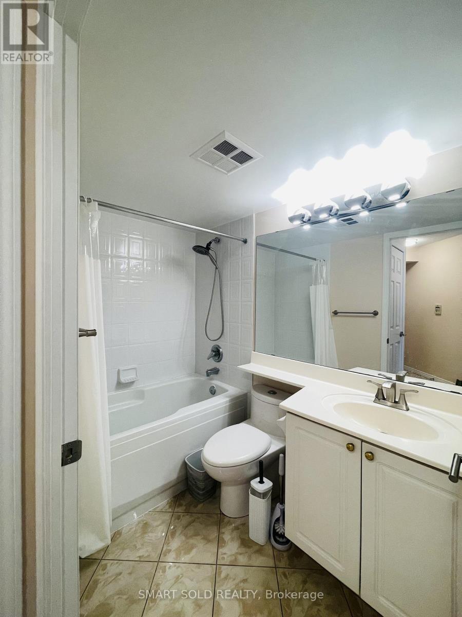 703 - 33 Empress Avenue, Toronto, ON - Indoor Photo Showing Bathroom