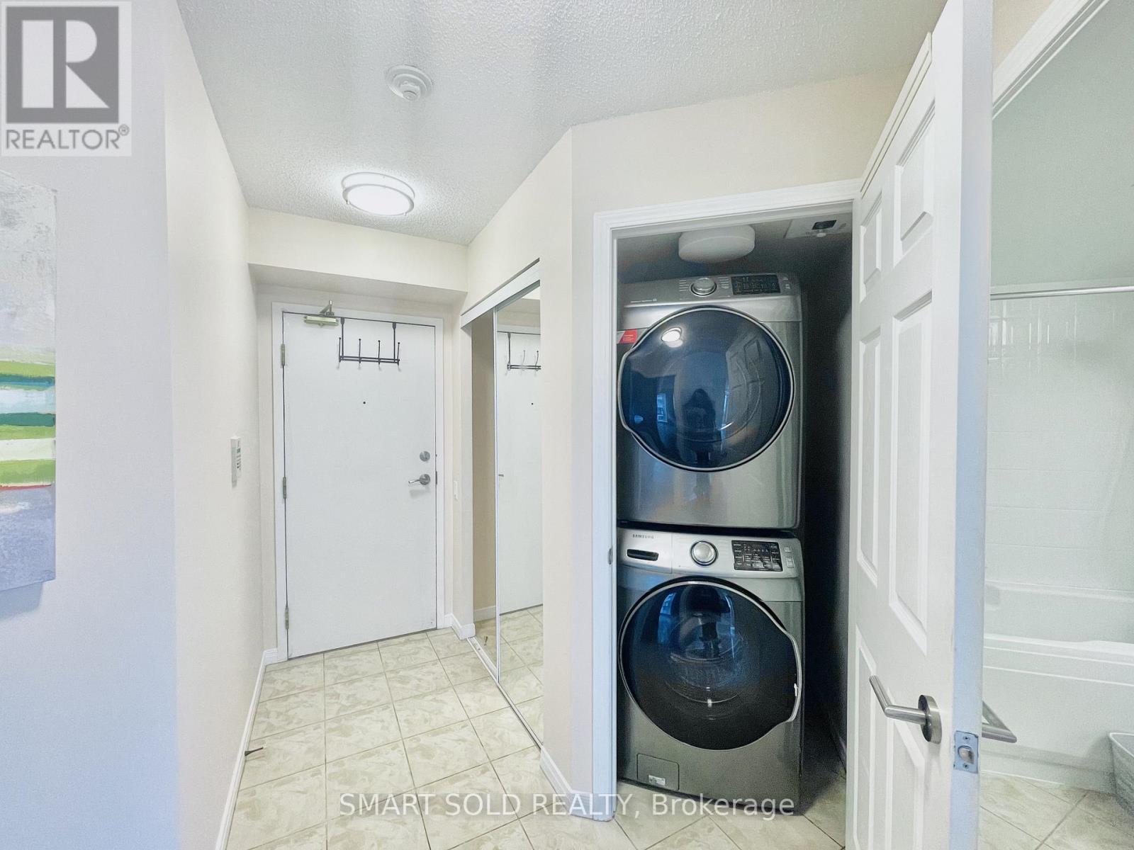 703 - 33 Empress Avenue, Toronto, ON - Indoor Photo Showing Laundry Room