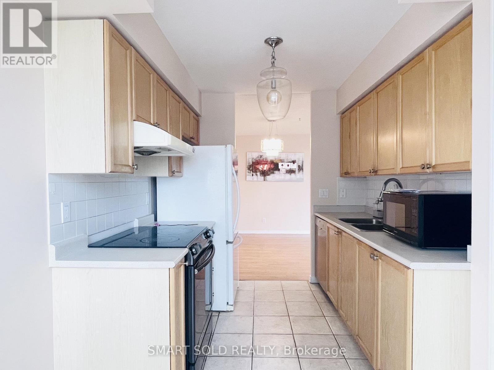 703 - 33 Empress Avenue, Toronto, ON - Indoor Photo Showing Kitchen
