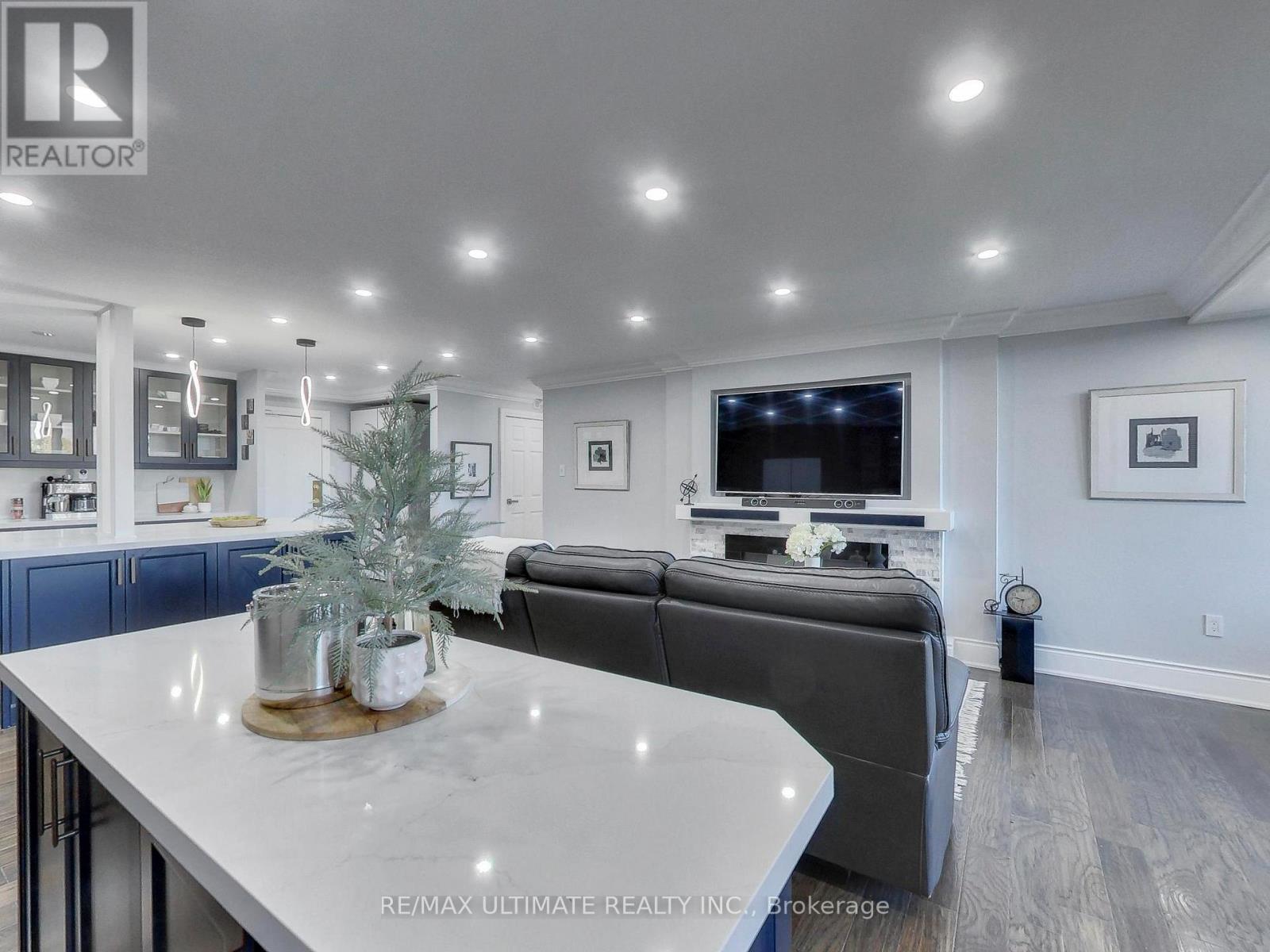 406 - 75 Emmett Avenue, Toronto, ON - Indoor