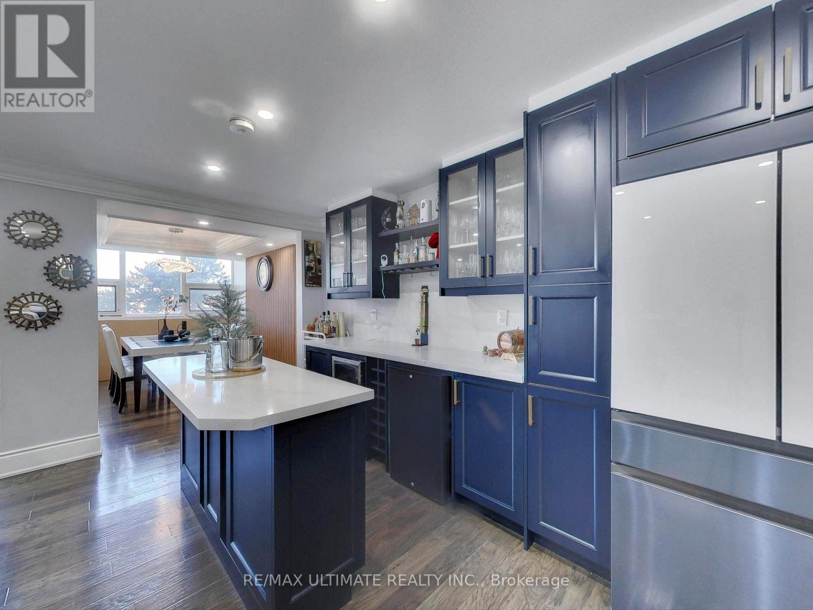 406 - 75 Emmett Avenue, Toronto, ON - Indoor Photo Showing Kitchen With Upgraded Kitchen